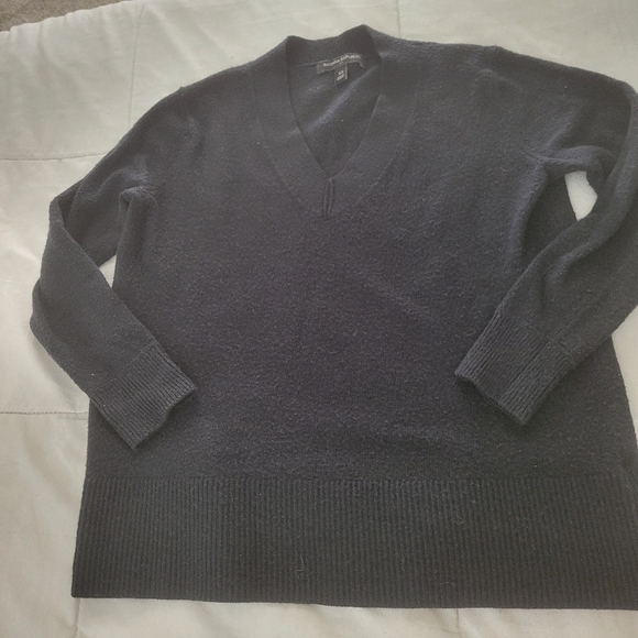 Banana Republic V-Neck Sweaters  Beige and Black - Picture 9 of 10